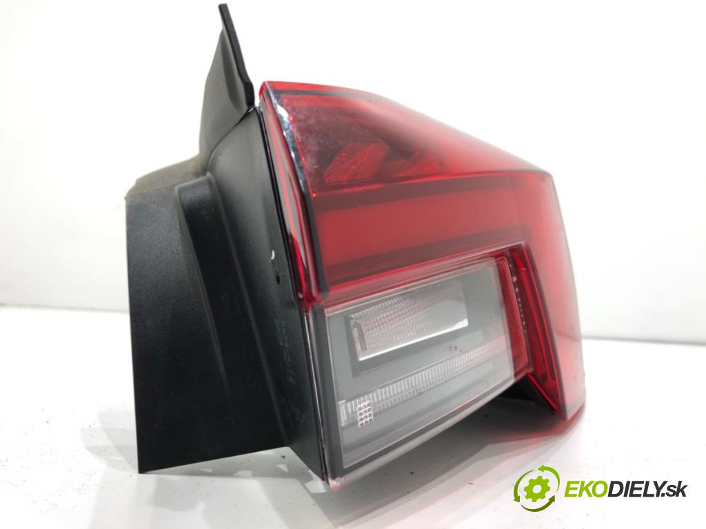 SKODA OCTAVIA IV liftback 2023 140 kW 2.0 TSI 4x4 1984 Svetlo pravy zad 5E3945208A