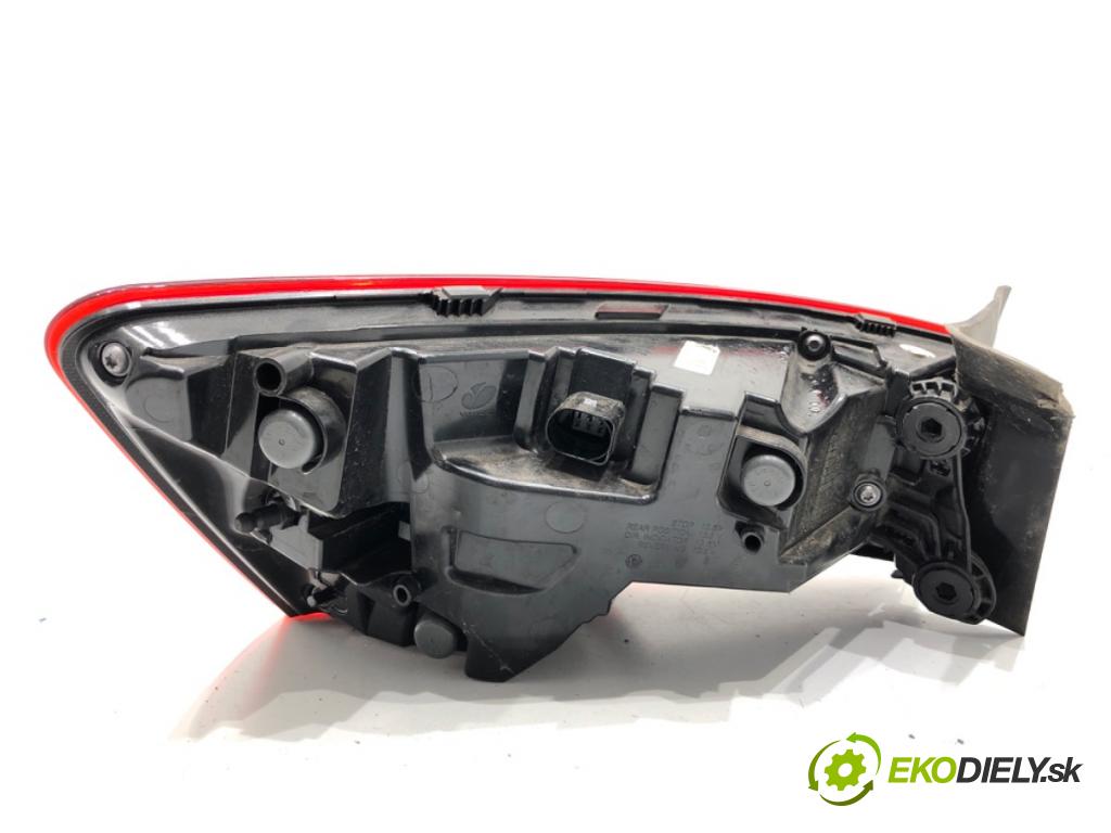 SKODA OCTAVIA IV liftback 2023 140 kW 2.0 TSI 4x4 1984 Svetlo pravy zad 5E3945208A