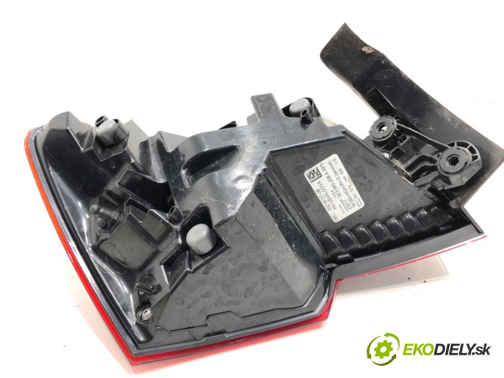 SKODA OCTAVIA IV liftback 2023 140 kW 2.0 TSI 4x4 1984 Svetlo pravy zad 5E3945208A