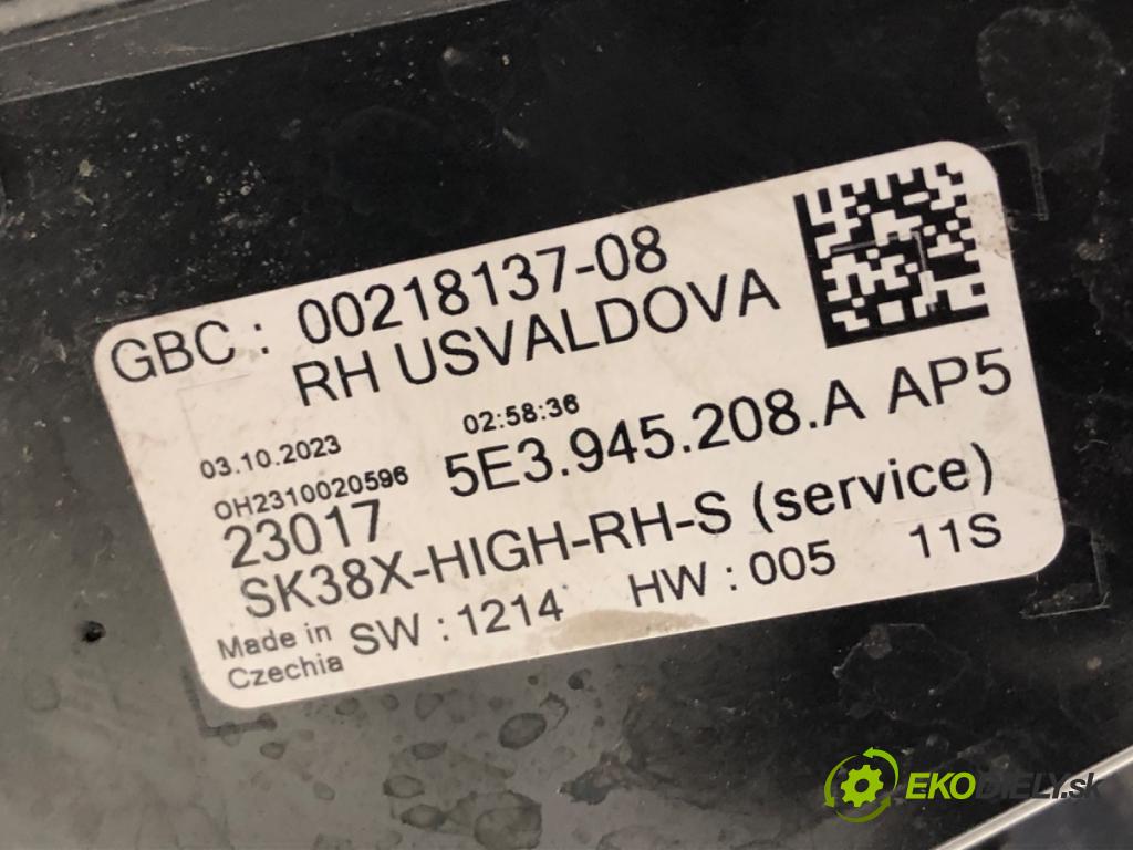 SKODA OCTAVIA IV liftback 2023 140 kW 2.0 TSI 4x4 1984 Svetlo pravy zad 5E3945208A