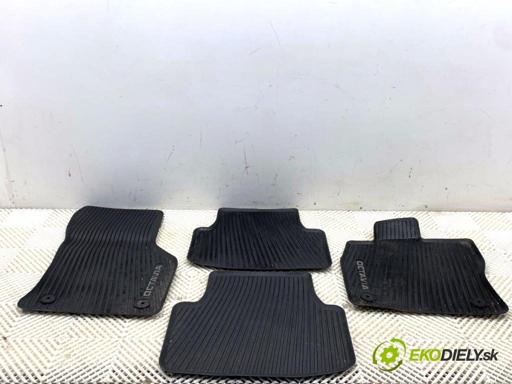 SKODA OCTAVIA IV liftback 2023 140 kW 2.0 TSI 4x4 1984 koberček 5E4061500
