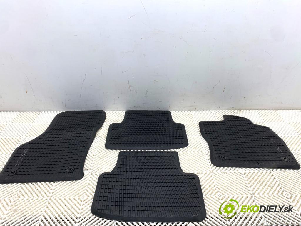 SKODA OCTAVIA IV liftback 2023 140 kW 2.0 TSI 4x4 1984 koberček 5E4061500