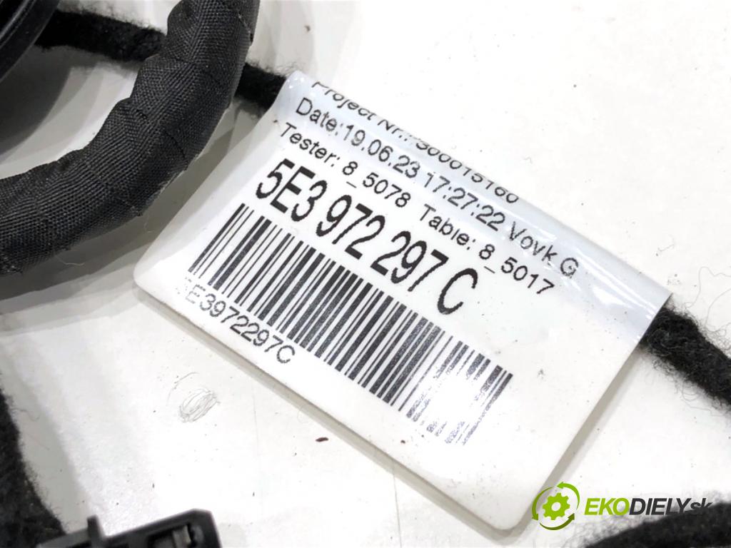 SKODA OCTAVIA IV liftback 2023 140 kW 2.0 TSI 4x4 1984 Káblovačka Dvere predný ľavy 5E3972297C 5E3971154