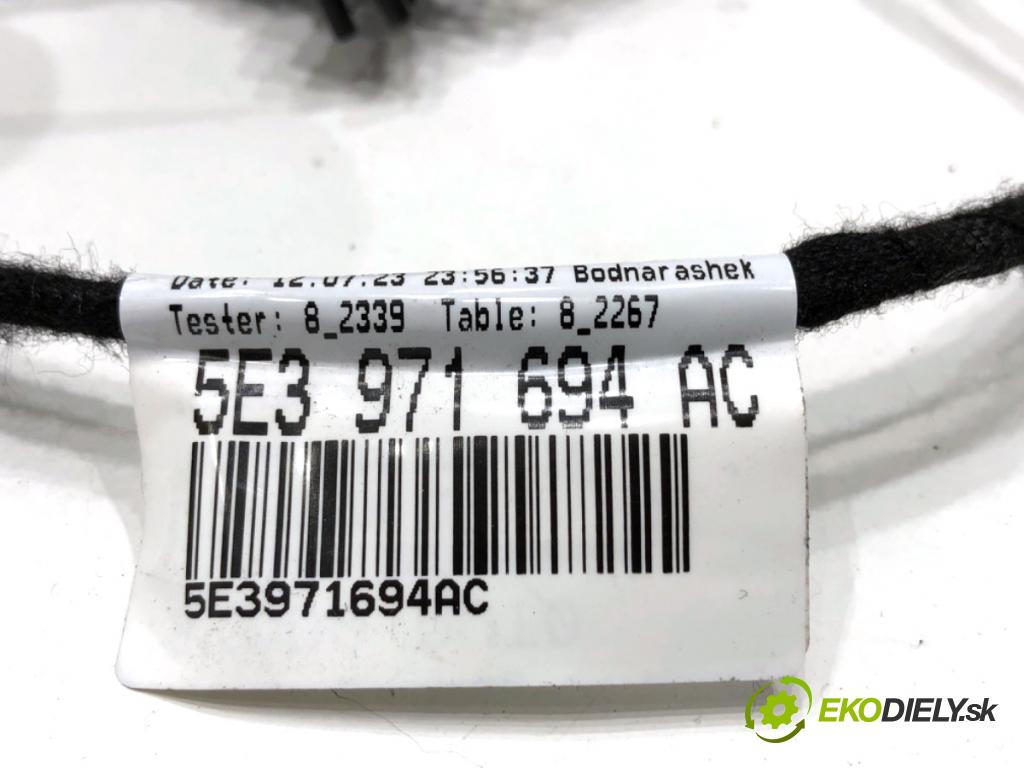 SKODA OCTAVIA IV liftback 2023 140 kW 2.0 TSI 4x4 1984 Káblovačka Dvere zad pravy 5E3971694AC
