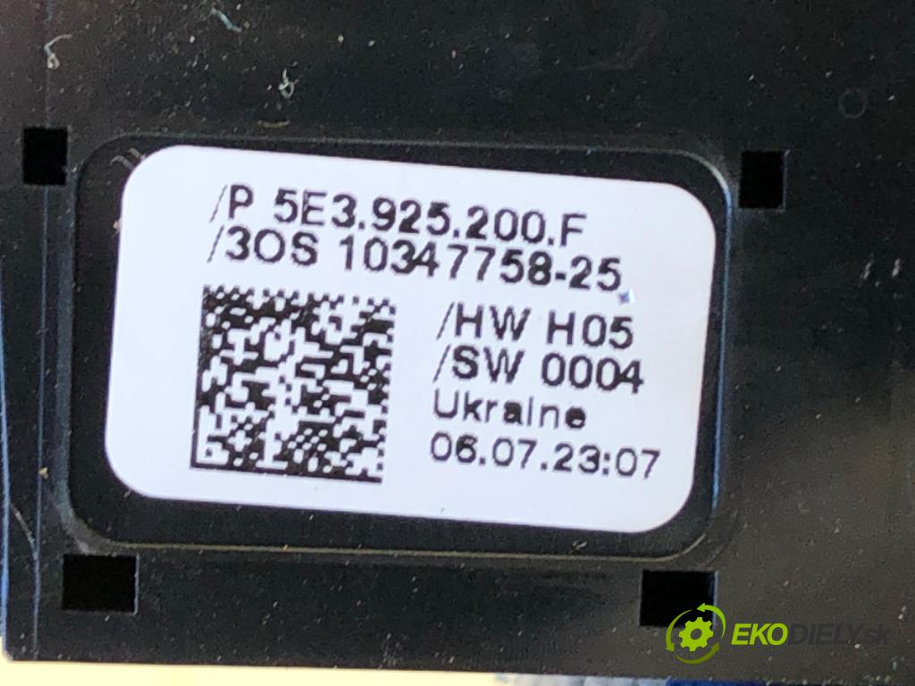 SKODA OCTAVIA IV liftback 2023 140 kW 2.0 TSI 4x4 1984 Panel spínač světel nouzových 5E3925200F