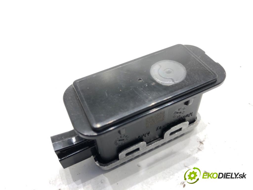 SKODA OCTAVIA IV liftback 2023 140 kW 2.0 TSI 4x4 1984 svetlo PROJEKTOR: LED pravy predný 5E3052134E