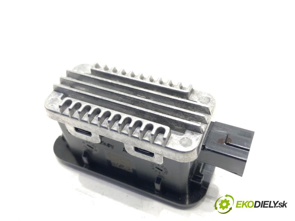 SKODA OCTAVIA IV liftback 2023 140 kW 2.0 TSI 4x4 1984 svetlo PROJEKTOR: LED pravy predný 5E3052134E