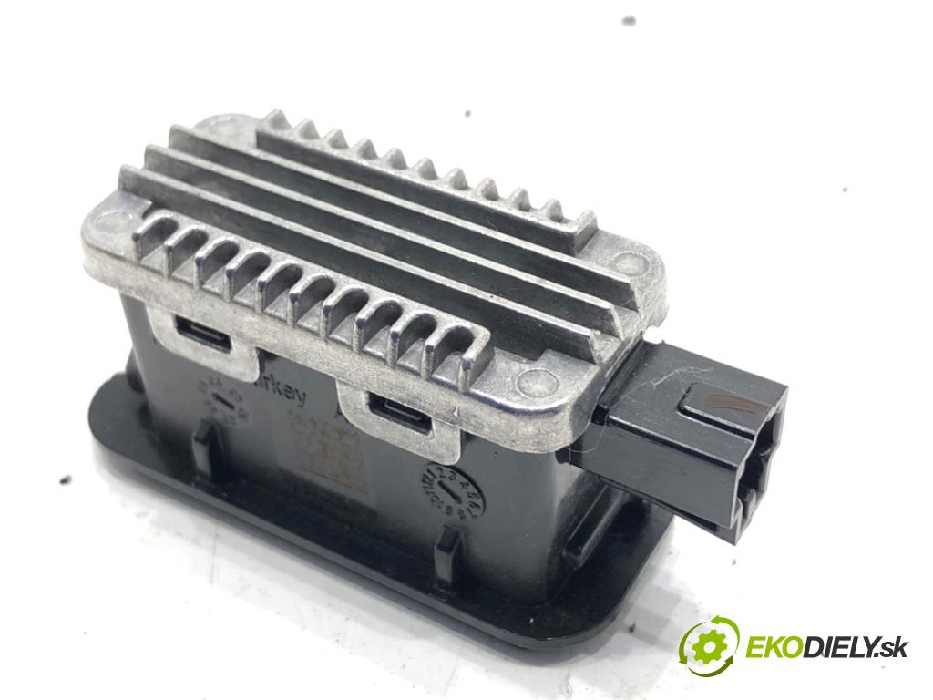 SKODA OCTAVIA IV liftback 2023 140 kW 2.0 TSI 4x4 1984 svetlo PROJEKTOR: LED ľavy 5E3052133E