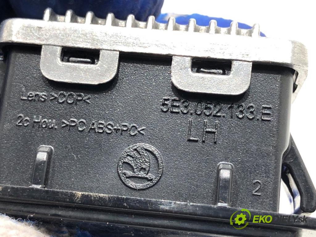 SKODA OCTAVIA IV liftback 2023 140 kW 2.0 TSI 4x4 1984 svetlo PROJEKTOR: LED ľavy 5E3052133E