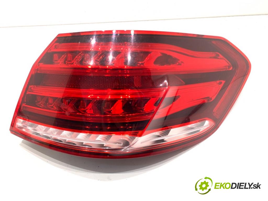 MERCEDES-BENZ W212 sedan 2014 115 kW E 200 NGT (212.035) 1991 Svetlo pravy zad A2129060803