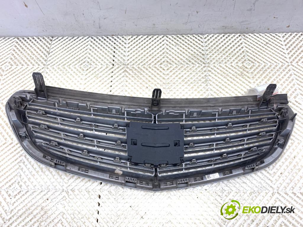 MERCEDES-BENZ W212 sedan 2014 115 kW E 200 NGT (212.035) 1991 mřížka maska A2128801383 (Přední mřížka (maska chladiče))