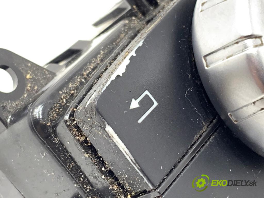 MERCEDES-BENZ W212 sedan 2014 115 kW E 200 NGT (212.035) 1991 Panel ovládania navigácie A2129007619