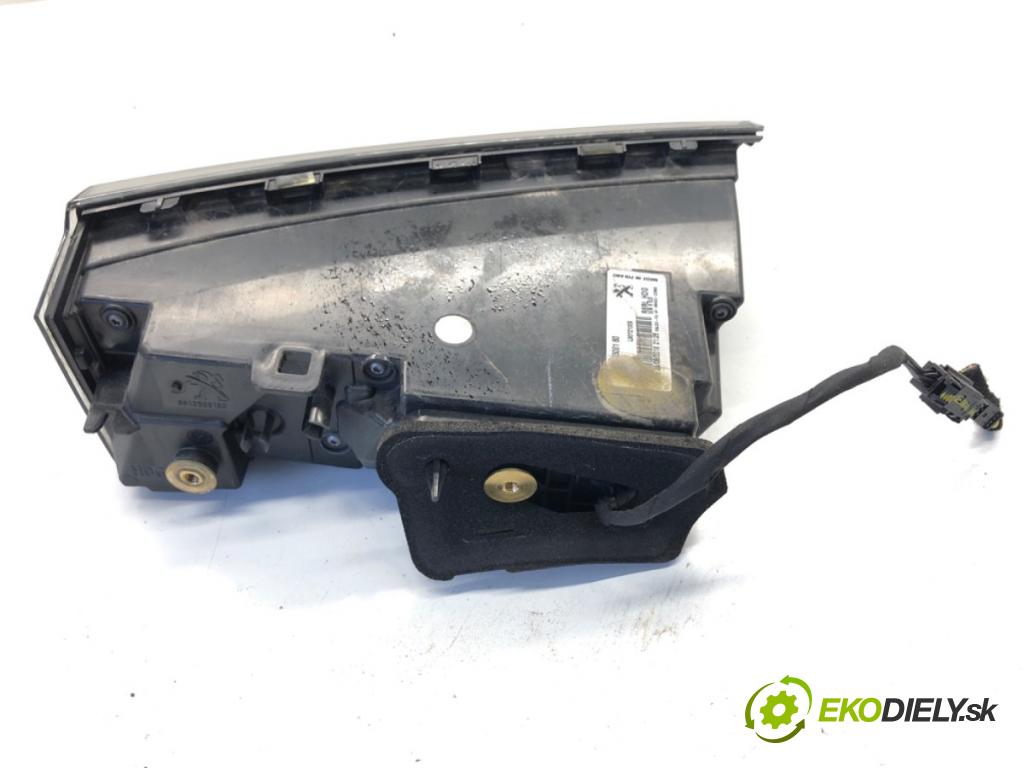 PEUGEOT 508 II liftback 2018 130 kW 2.0 BlueHDI 180 (FHEHZR, FHEHZN) 1997 Svetlo zad pravá vnútorná 9813508180 (Kľučka dverí ostatné)