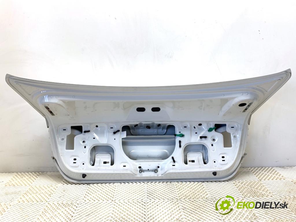 VW JETTA IV sedan 2012 90 kW 1.4 TSI 1390 kapota zadní část LB9A