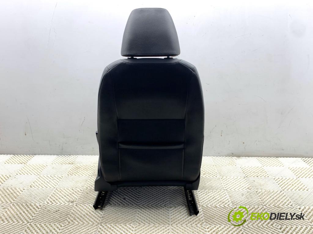 VW JETTA IV sedan 2012 90 kW 1.4 TSI 1390 sedadlo levý přední část