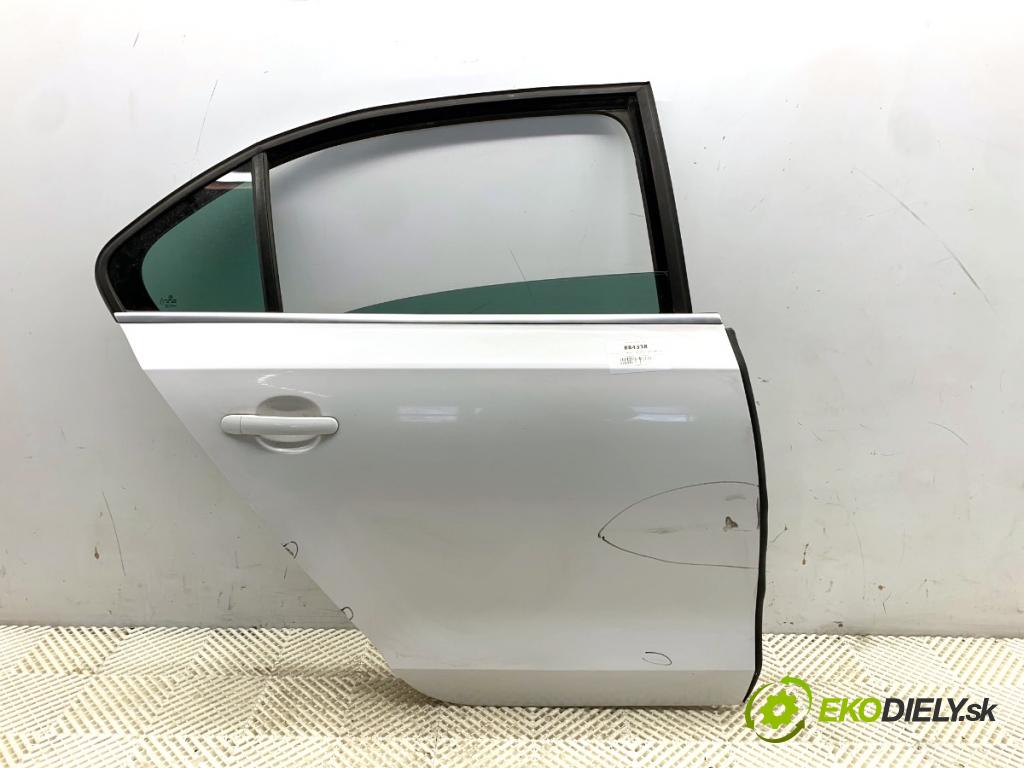VW JETTA IV sedan 2012 90 kW 1.4 TSI 1390 dveře pravý zadní část LB9A