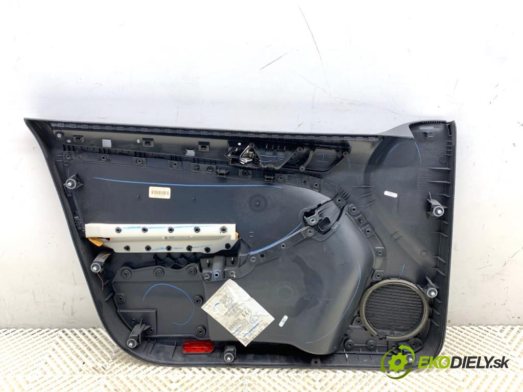 VW JETTA IV sedan 2012 90 kW 1.4 TSI 1390 čalúnenie Dvere pravy predný