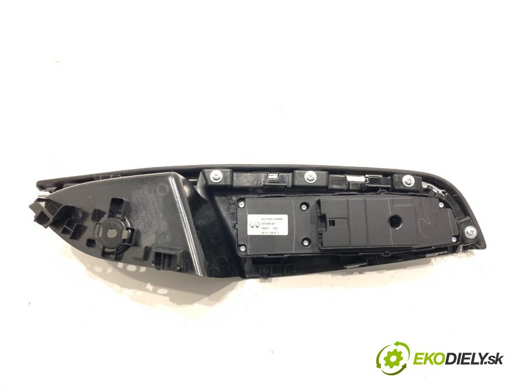 BAIC X75 SUV 2024 138 kW DCT 1498 Prepínač okien A00084283 (Prepínacie páčky pod volantom)