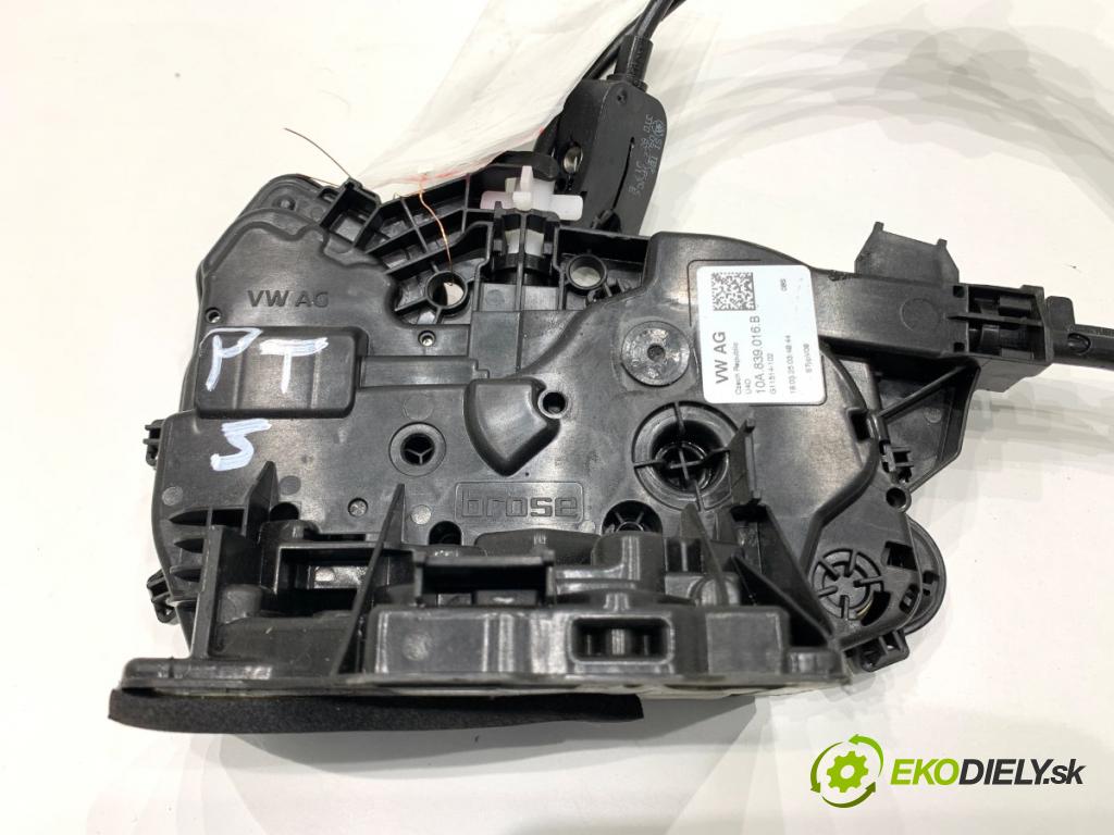 SKODA SCALA liftback 2025 85 kW 1.0 TSI 999 zámok Dvere pravy zad 10A839016B