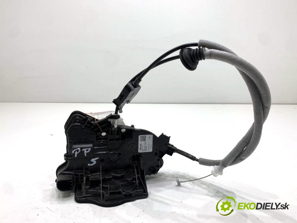 SKODA SCALA liftback 2025 85 kW 1.0 TSI 999 zámok Dvere pravy predný 10B837016B