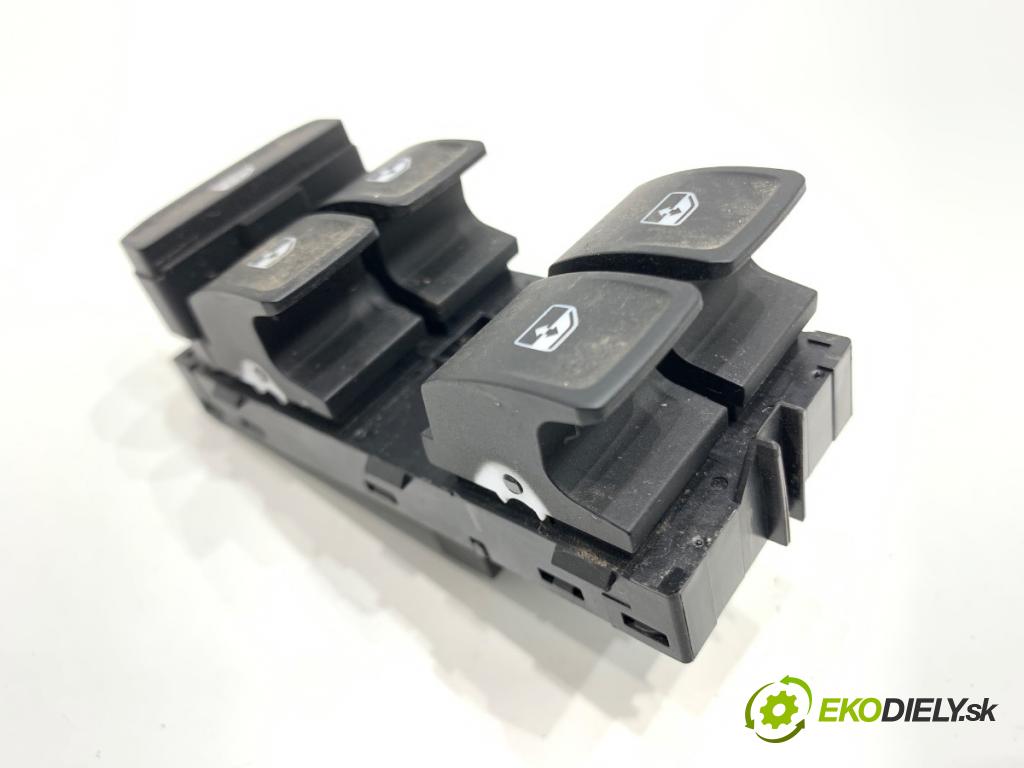 SKODA SCALA liftback 2025 85 kW 1.0 TSI 999 Prepínač okien 5G0959857D (Prepínacie páčky pod volantom)
