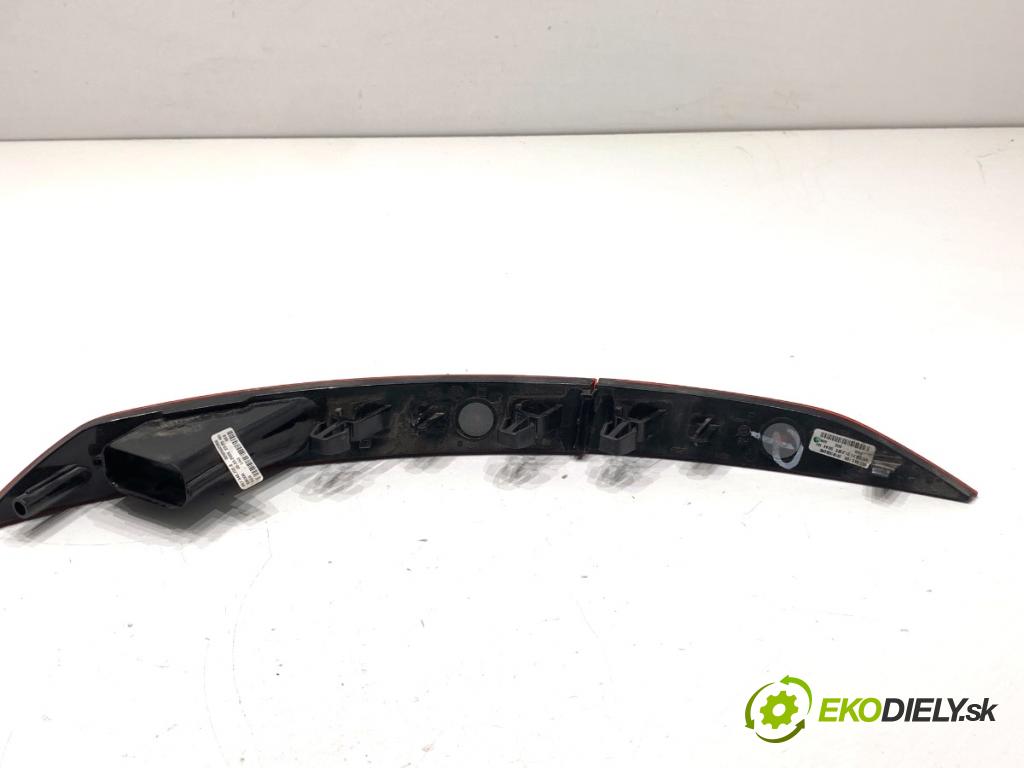 SKODA SCALA liftback 2025 85 kW 1.0 TSI 999 Svetlo nárazníka pravy zad 657945702B