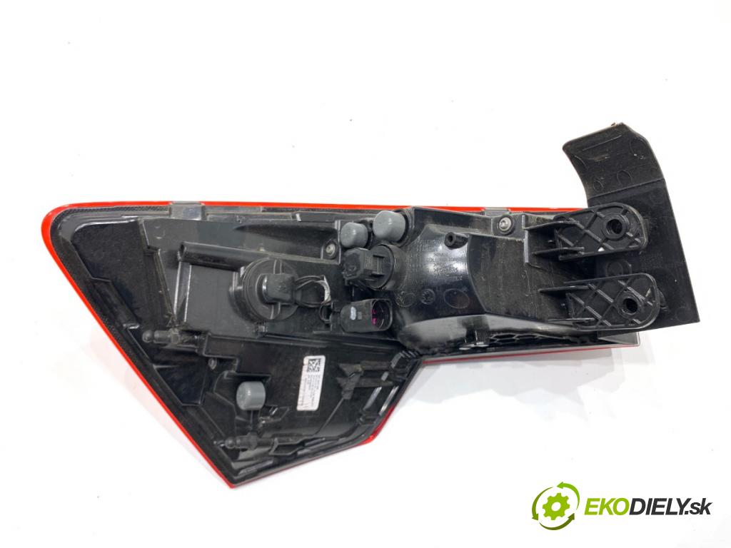 SKODA SCALA liftback 2025 85 kW 1.0 TSI 999 Svetlo pravy zad 657945096