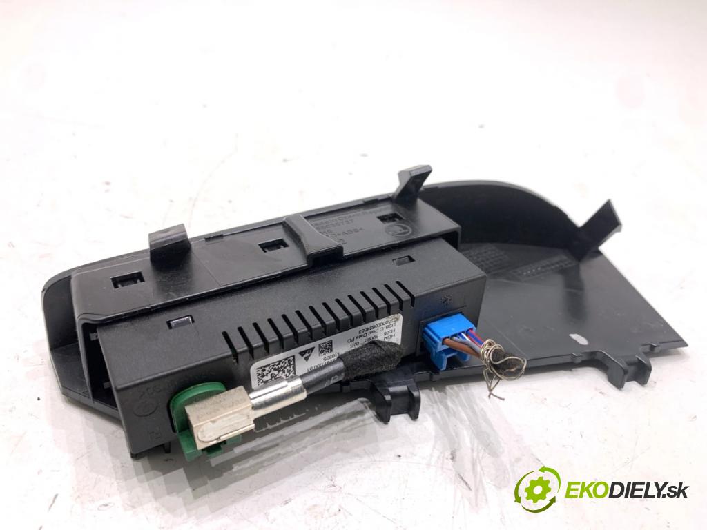 SKODA SCALA liftback 2025 85 kW 1.0 TSI 999 HNÍZDO: USB 657035700