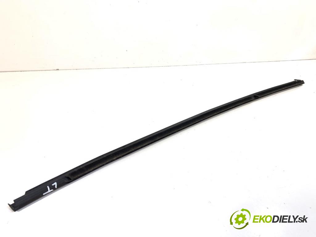 SKODA SCALA liftback 2025 85 kW 1.0 TSI 999 Lišta Sbírání: zad ľavy 654839477A