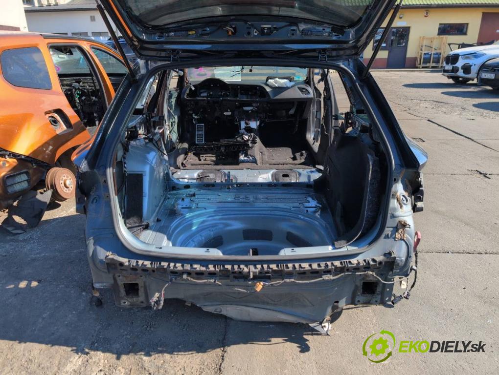 SEAT LEON III liftback 2019 221 kW 2.0 Cupra 1984 karoséria ČTVRŤÁK: Blatník prah strecha PODŁUŻNICA