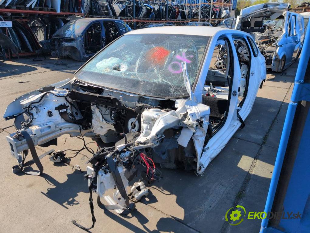 SKODA SCALA liftback 2025 85 kW 1.0 TSI 999 karoséria ČTVRŤÁK: Blatník prah strecha PODŁUŻNICA