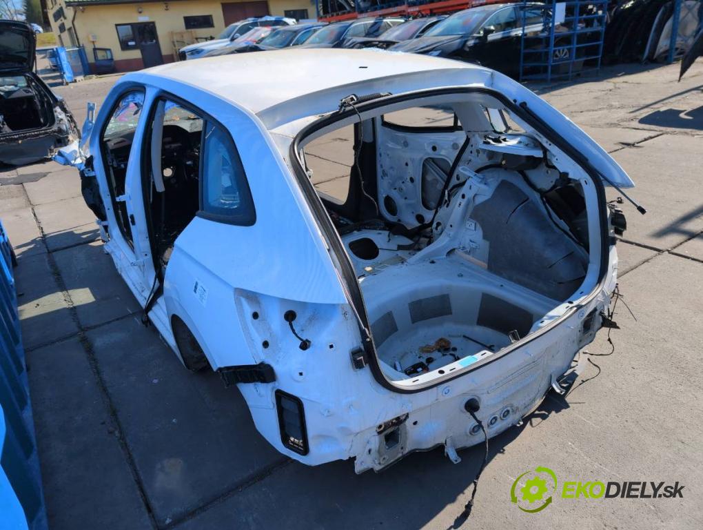 SKODA SCALA liftback 2025 85 kW 1.0 TSI 999 karoséria ČTVRŤÁK: Blatník prah strecha PODŁUŻNICA