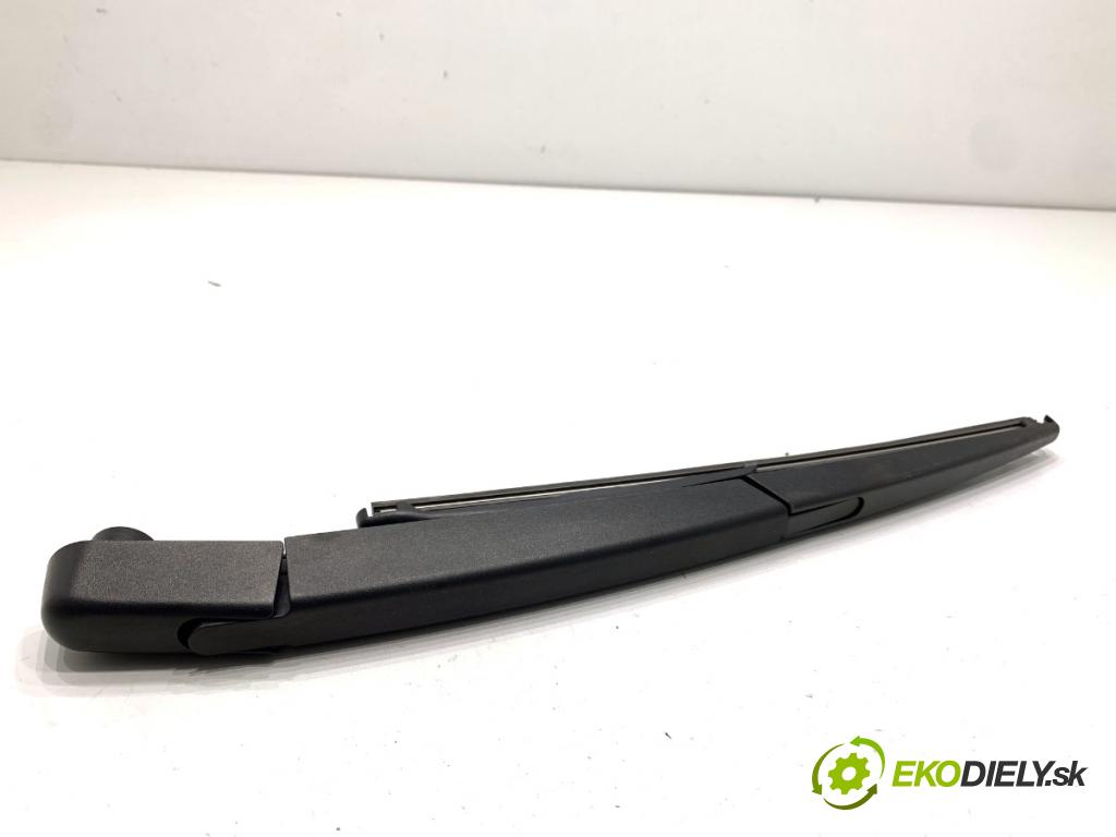 BAIC X75 SUV 2024 138 kW DCT 1498 Rameno stierače zad 