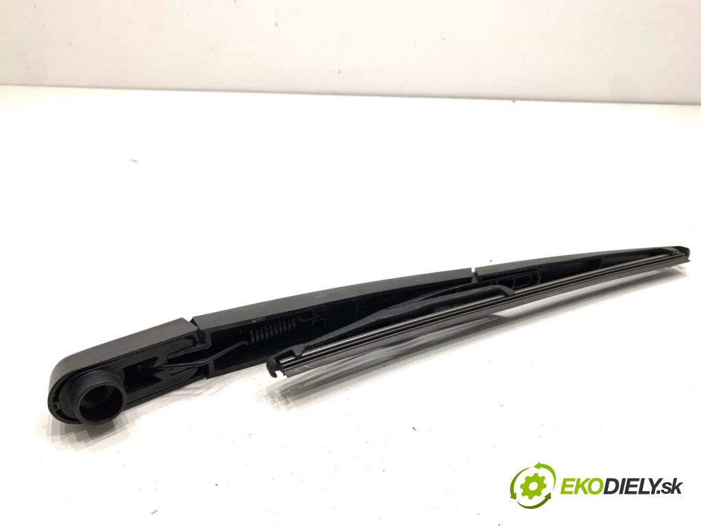 BAIC X75 SUV 2024 138 kW DCT 1498 Rameno stierače zad