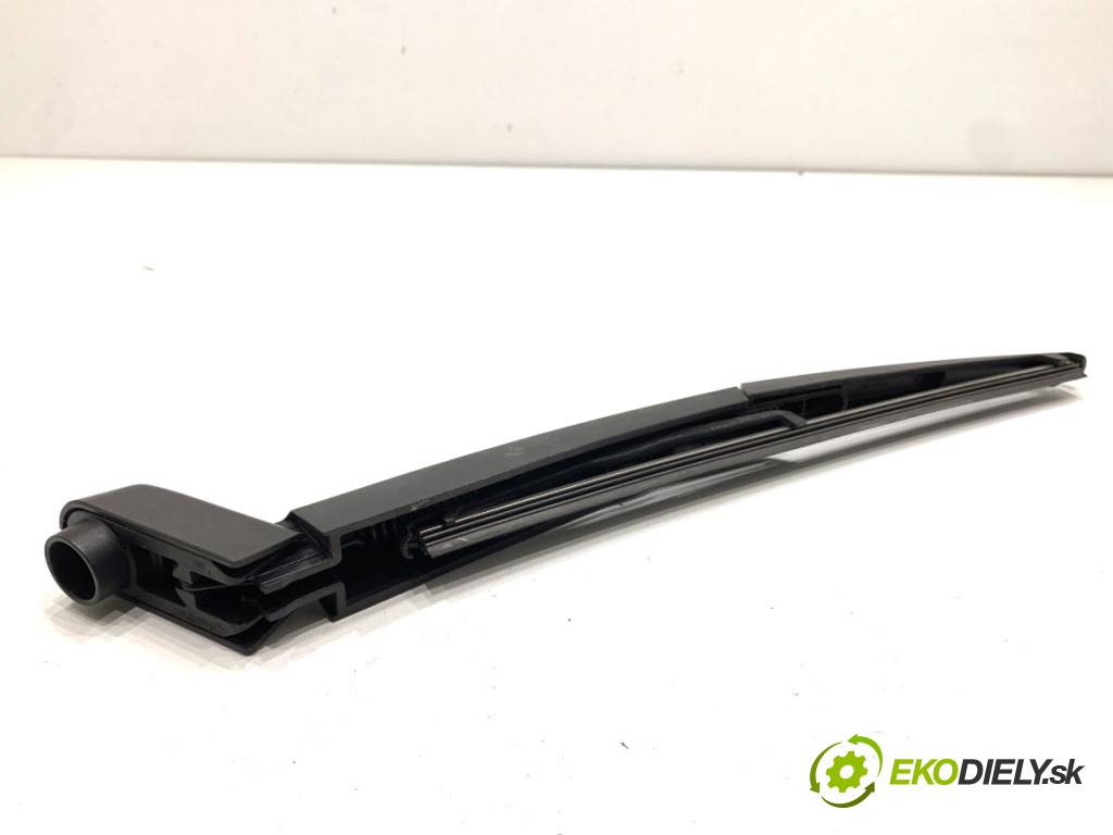 BAIC X75 SUV 2024 138 kW DCT 1498 Rameno stierače zad