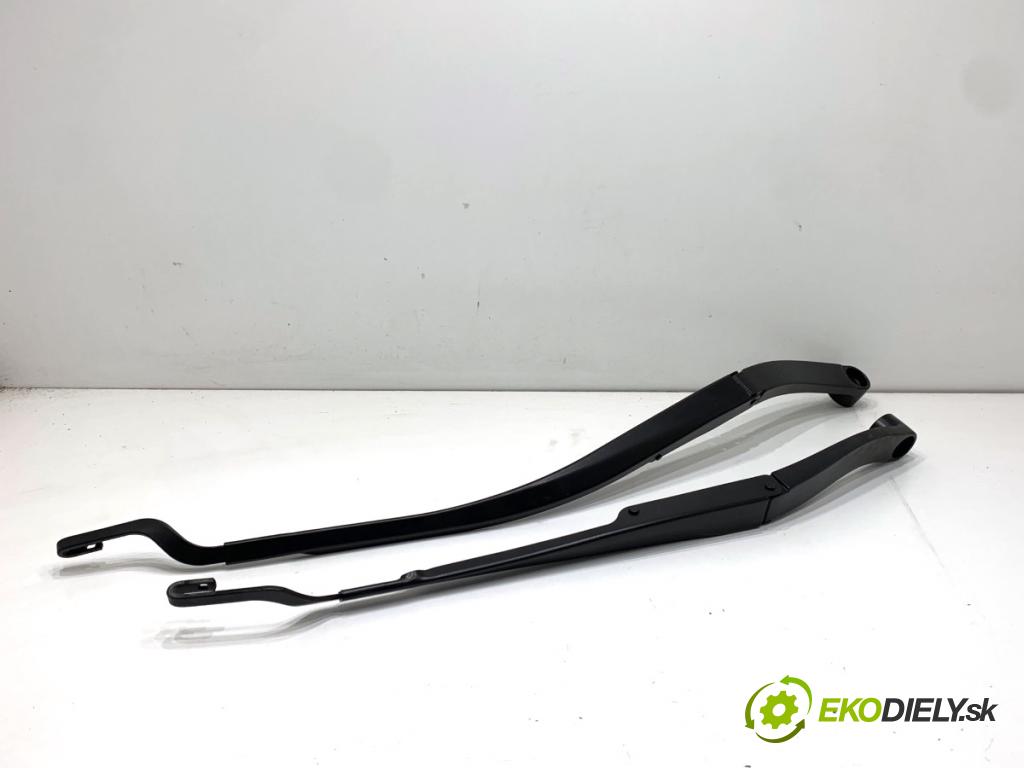 BAIC X75 SUV 2024 138 kW DCT 1498 ramena stěrače přední část 