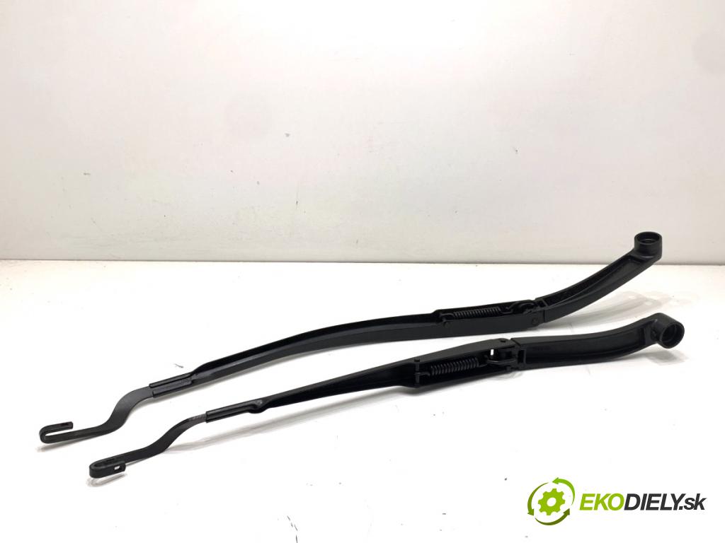 BAIC X75 SUV 2024 138 kW DCT 1498 ramena stěrače přední část