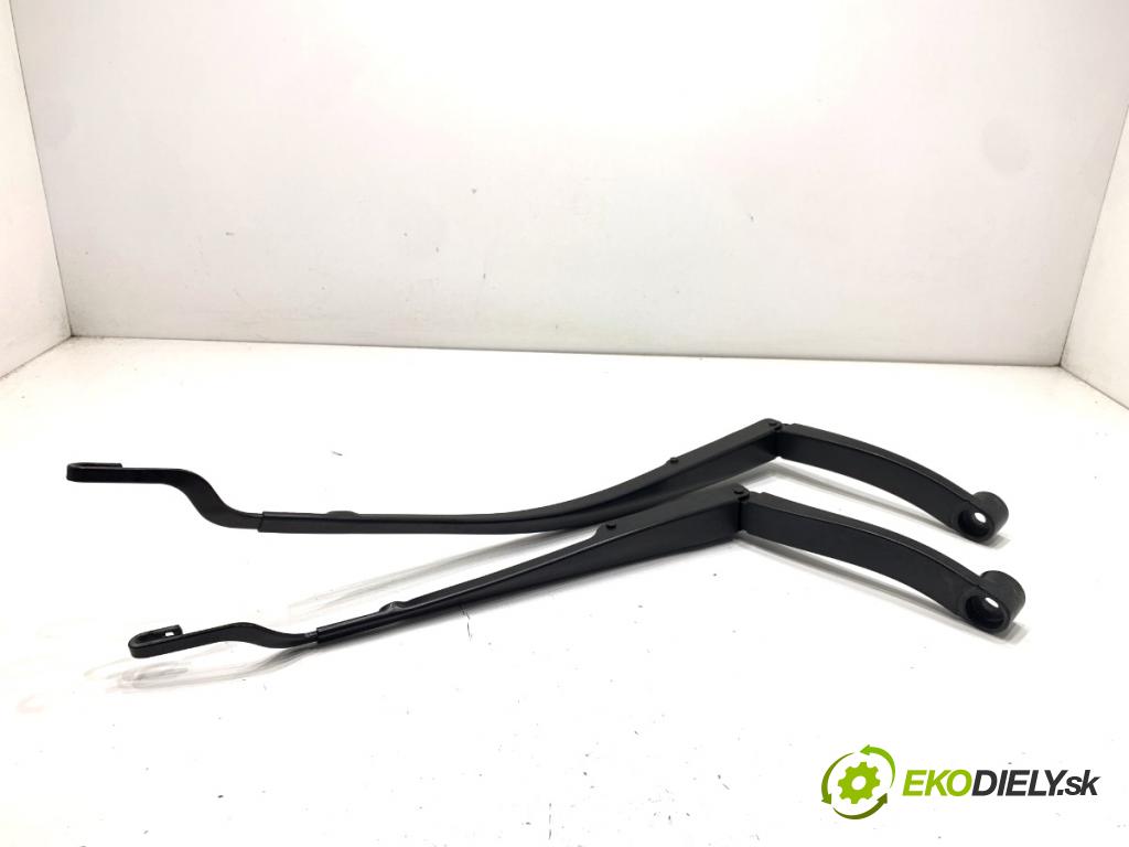 BAIC X75 SUV 2024 138 kW DCT 1498 ramena stěrače přední část