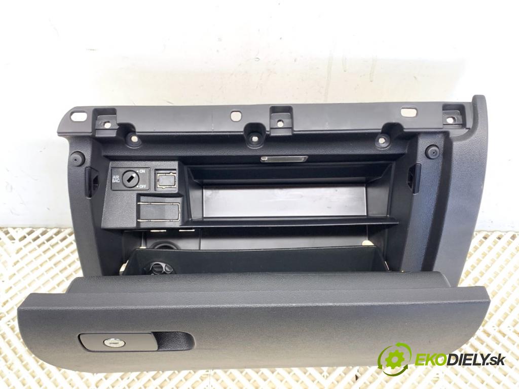 VW JETTA IV sedan 2012 90 kW 1.4 TSI 1390 Priehradka, kastlík spolujazdca  (Priehradka (kastlík))