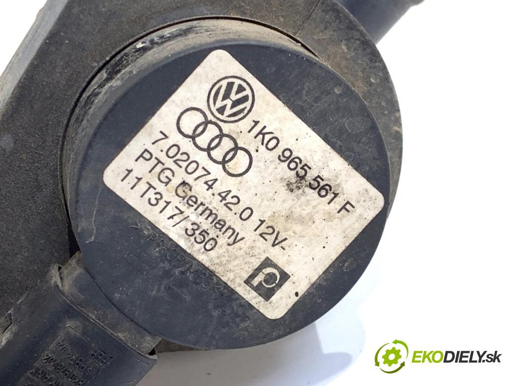 VW JETTA IV sedan 2012 90 kW 1.4 TSI 1390 DALŠÍ: Pumpa vody 1K0965561F (Vodná pumpa)
