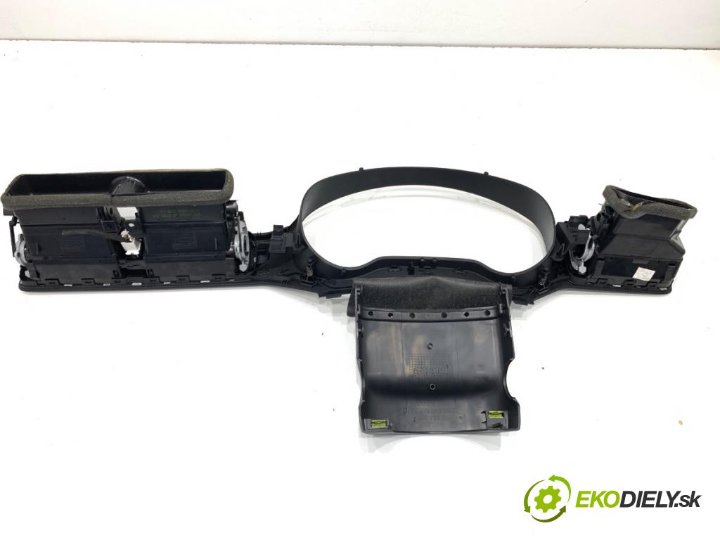 VW JETTA IV sedan 2012 90 kW 1.4 TSI 1390 Mriežky kúrenia predný 5N0858565A