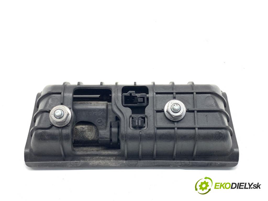 VW JETTA IV sedan 2012 90 kW 1.4 TSI 1390 klika dveří zadní část