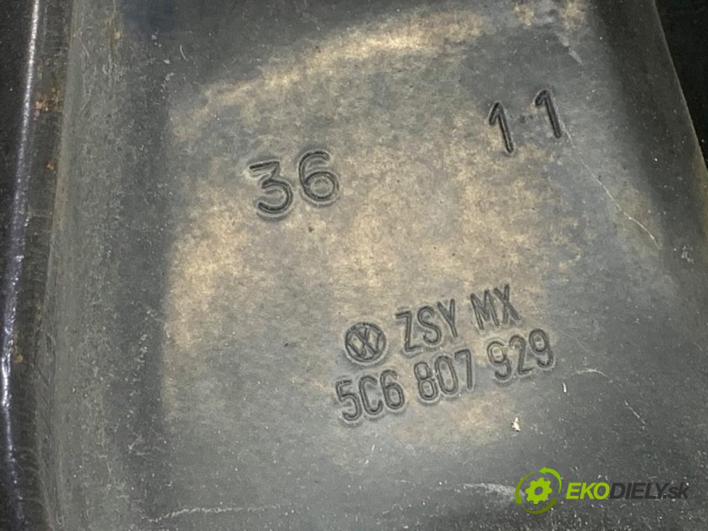 VW JETTA IV sedan 2012 90 kW 1.4 TSI 1390 výztuha nárazníka přední část 5C6807929 (Přední výztuha)