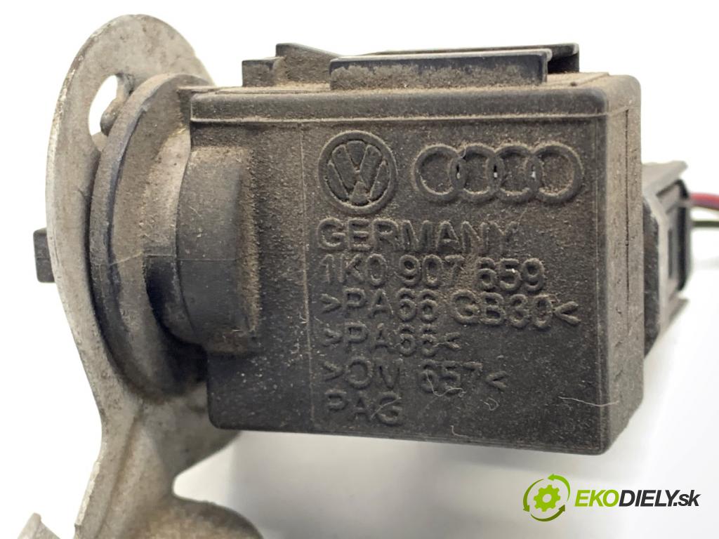VW JETTA IV sedan 2012 90 kW 1.4 TSI 1390 snímač KVALITNÍ: vzduchu 1K0907659