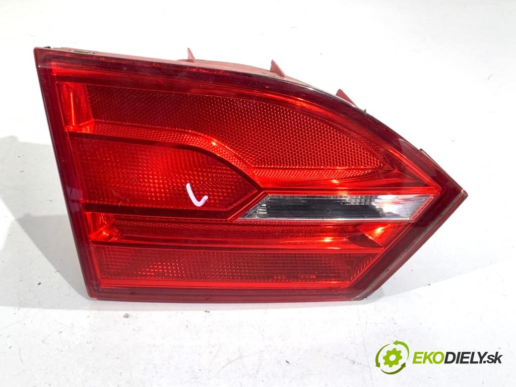 VW JETTA IV sedan 2012 90 kW 1.4 TSI 1390 světlo zadní část levá strana vnitřní 5C6945093 (Klika dveří ostatní)