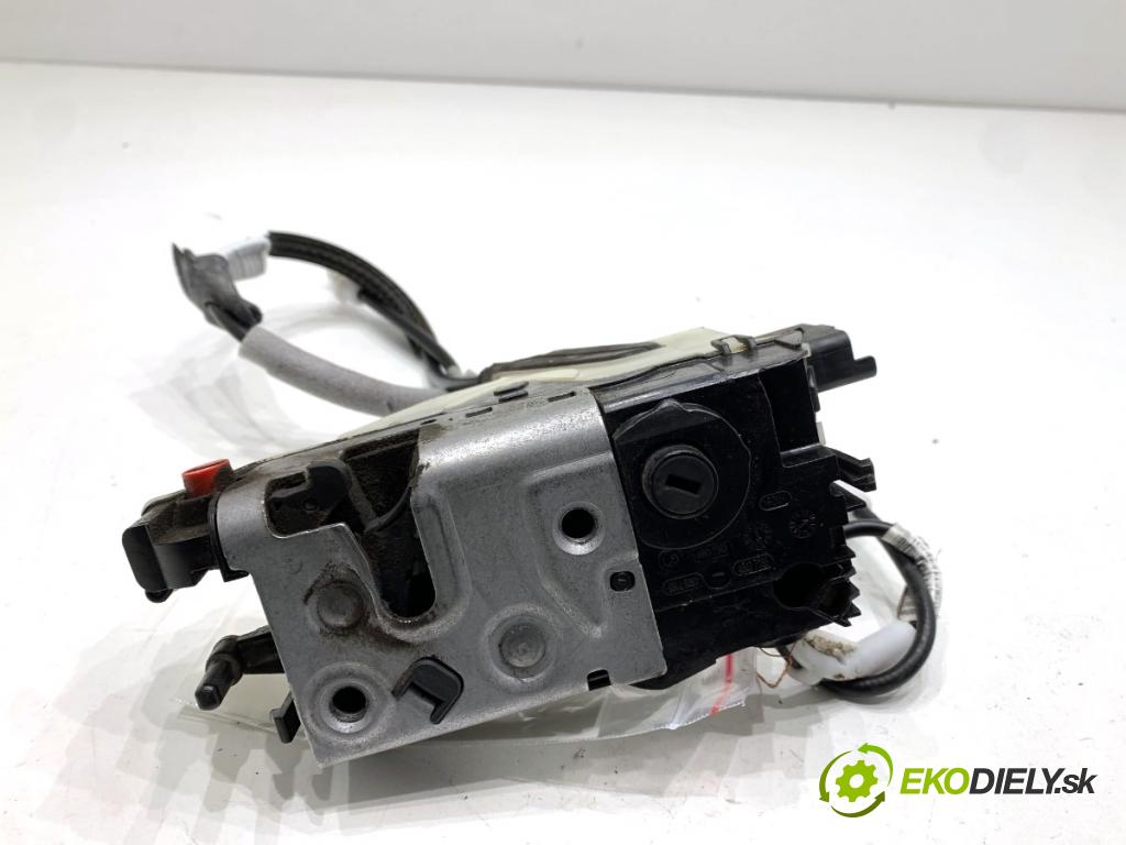 PEUGEOT 208 I liftback 2016 60 kW 1.2 VTI 82 1199 zámok Dvere pravy zad 9812501280