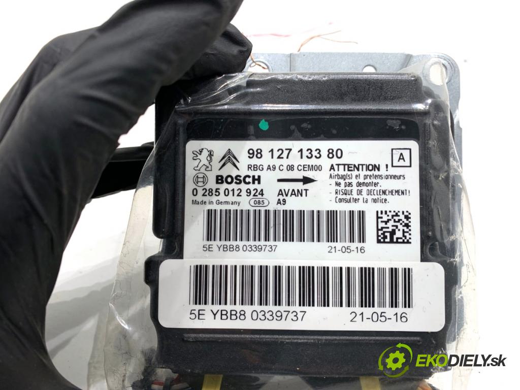 PEUGEOT 208 I liftback 2016 60 kW 1.2 VTI 82 1199 senzor airbag 9812713380 (Snímač)