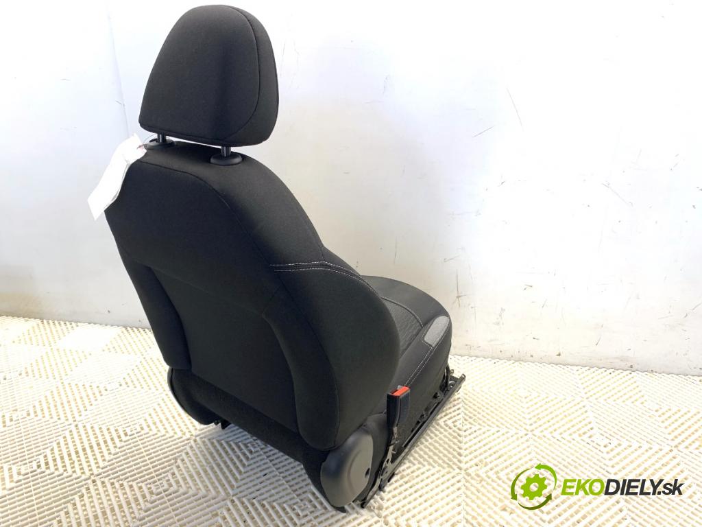 PEUGEOT 208 I liftback 2016 60 kW 1.2 VTI 82 1199 Sedadlo ľavy predný