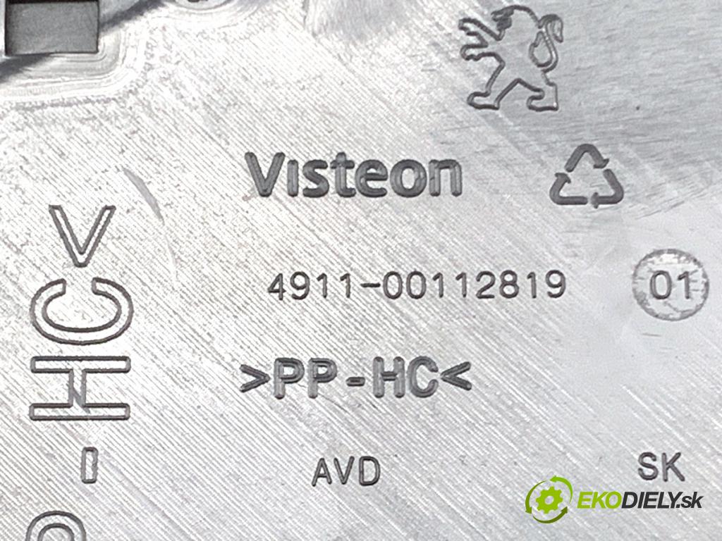 PEUGEOT 208 I liftback 2016 60 kW 1.2 VTI 82 1199 ča dveře pravý přední část