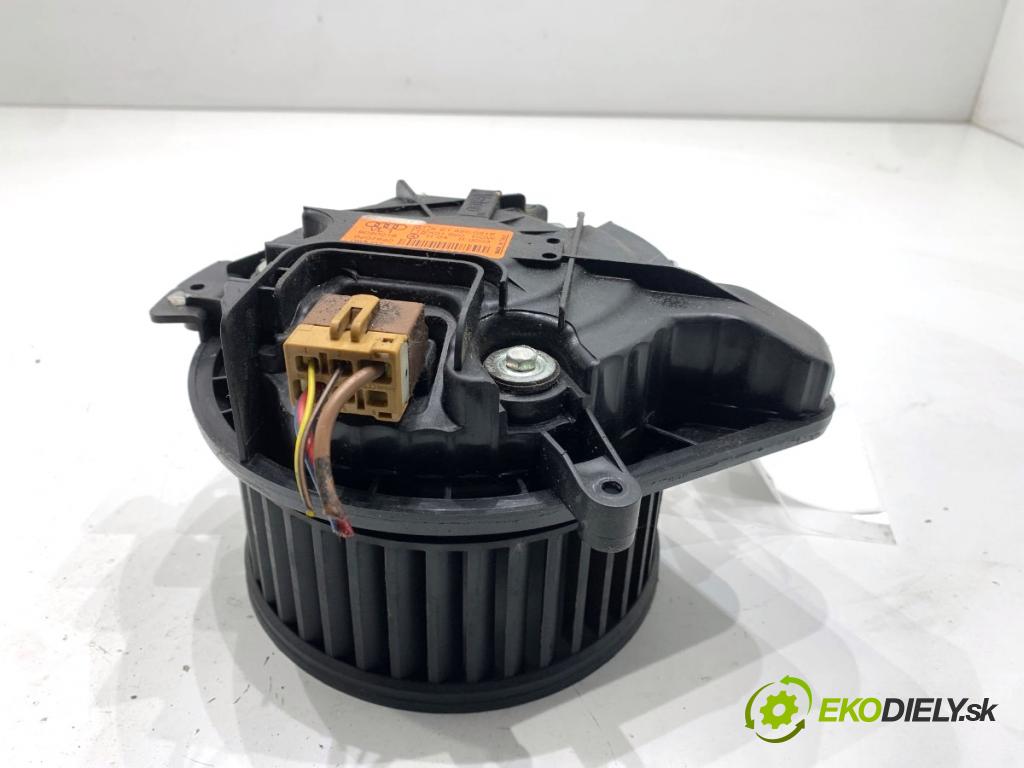 AUDI A4 B7 Kombi 2007 103 kW 2.0 TDI 1968 ventilátor kúrenia 8E1820021E